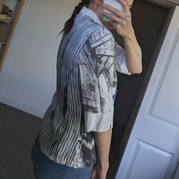 Beautiful linen white jacket with a grey print and a zipper - Picture 3 of 10